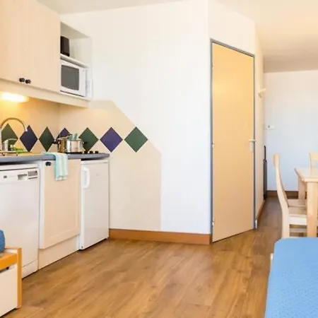 Face 3 Personnes פורנישי