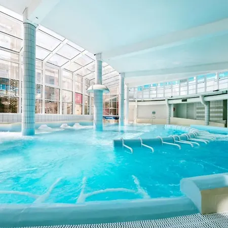 Face 3 Personnes פורנישי